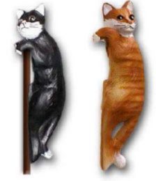 Cat hanging left brown K424